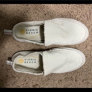 Vionic Beach slip-ons